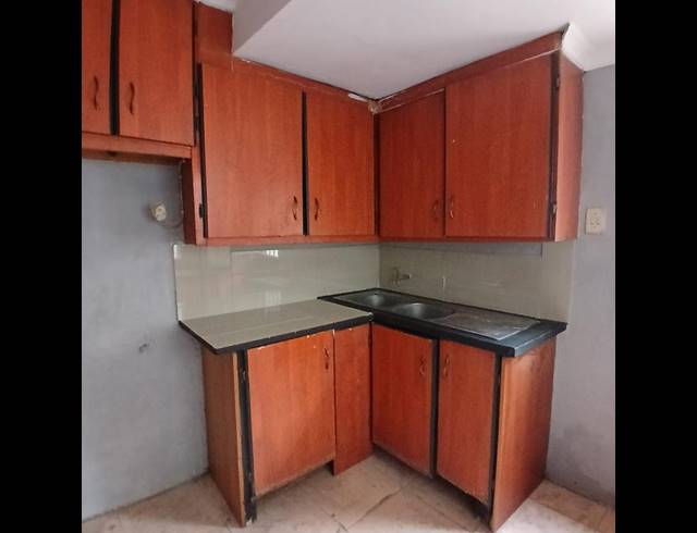 8 BEDROOM HOUSE FOR SALE IN UMLAZI J